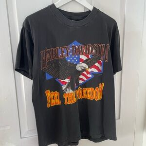 Vintage Harley-Davidson Black Tee with Eagle and Flag Design Unisex M